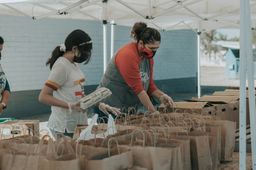 Distribution de paniers alimentaires
