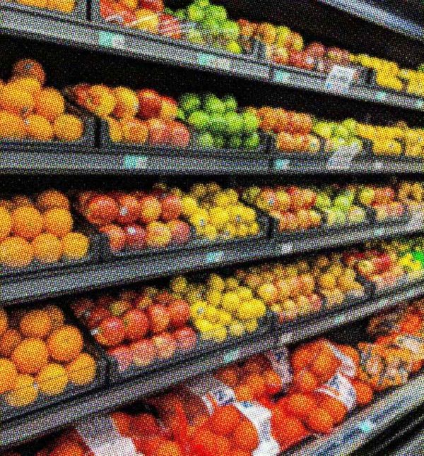 Rayon de fruits dans un supermarché